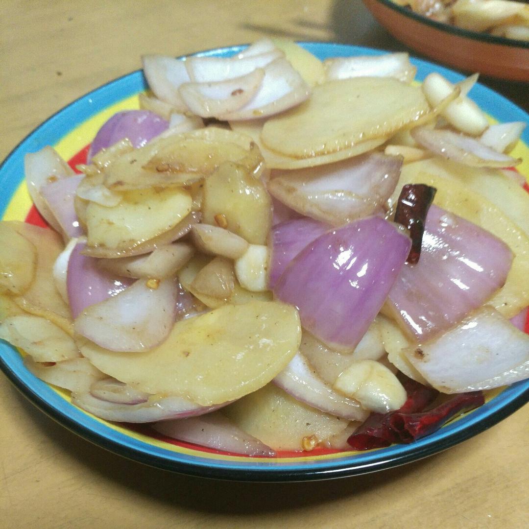 边吃边流泪的「孜然土豆片」