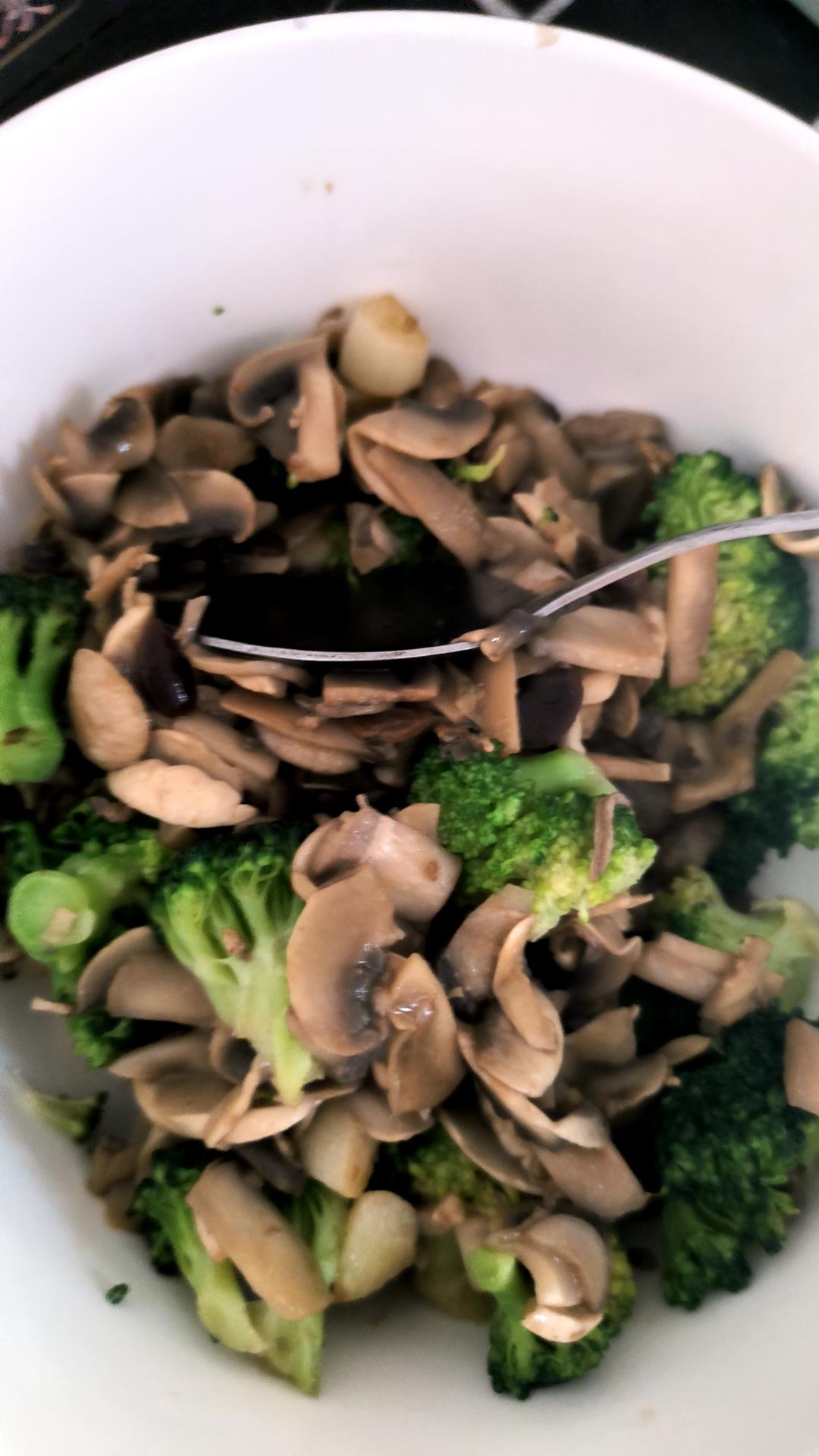 素炒鲜口蘑（白蘑菇），快手家常菜