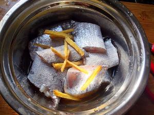 椒盐带鱼的做法 步骤1