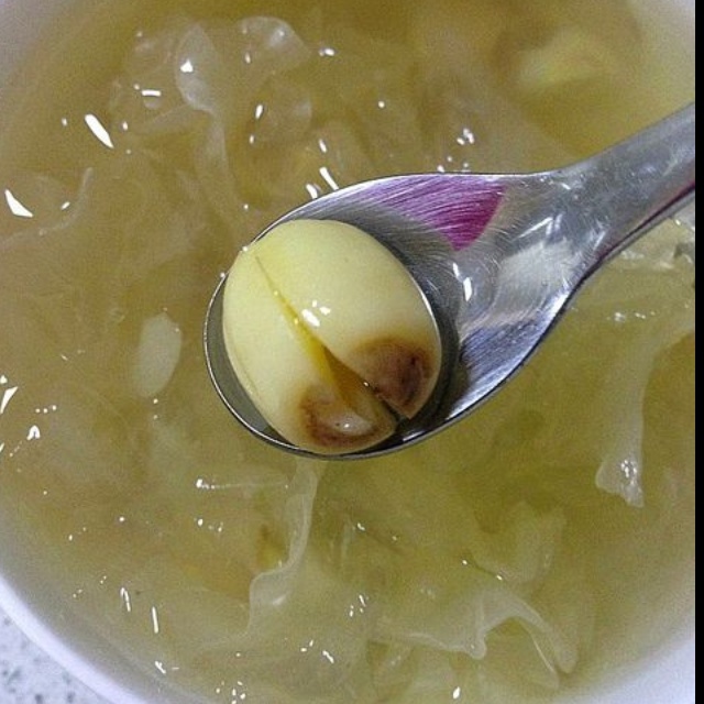 银耳莲子羹