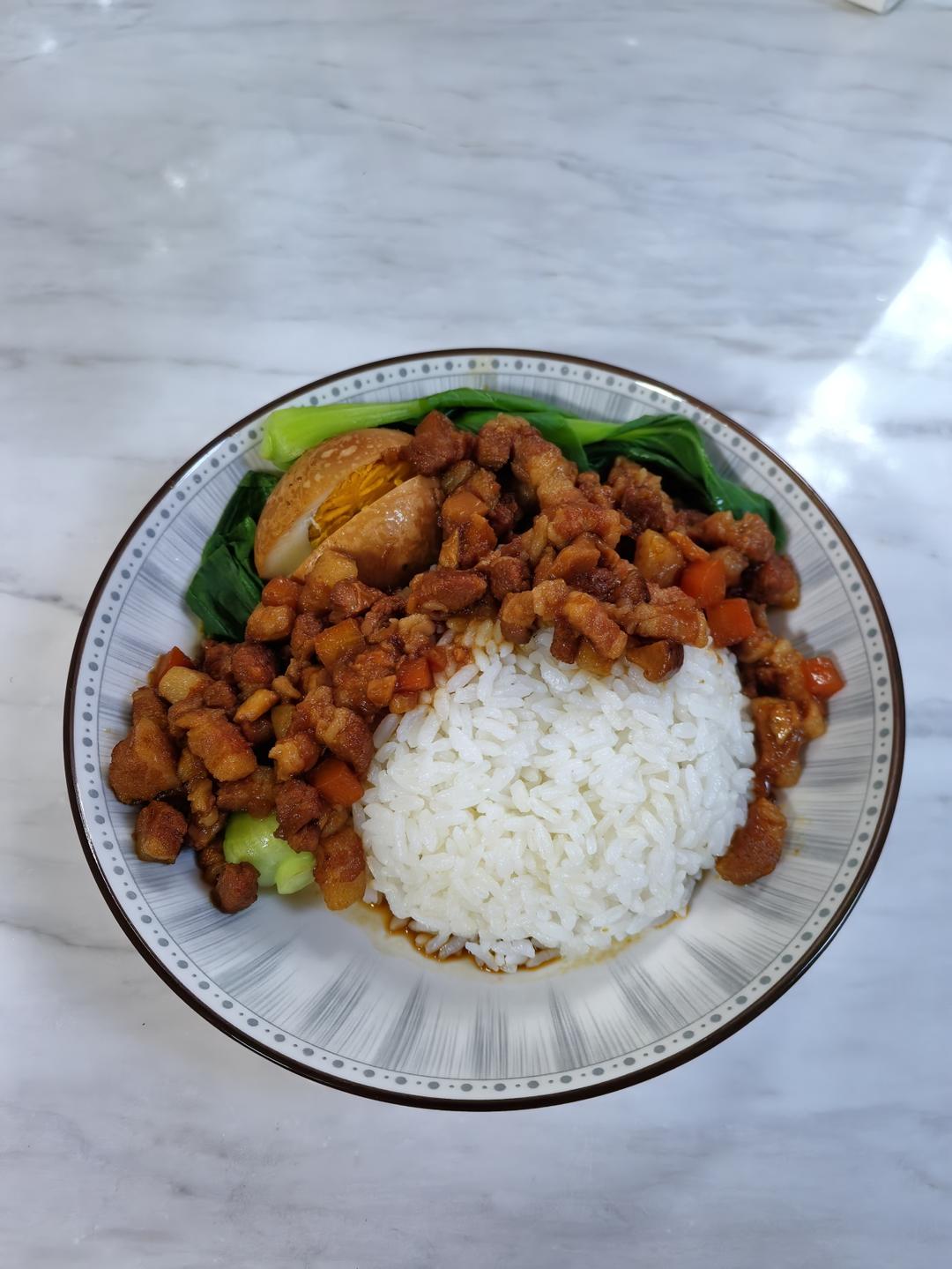 洋葱酥卤肉饭
