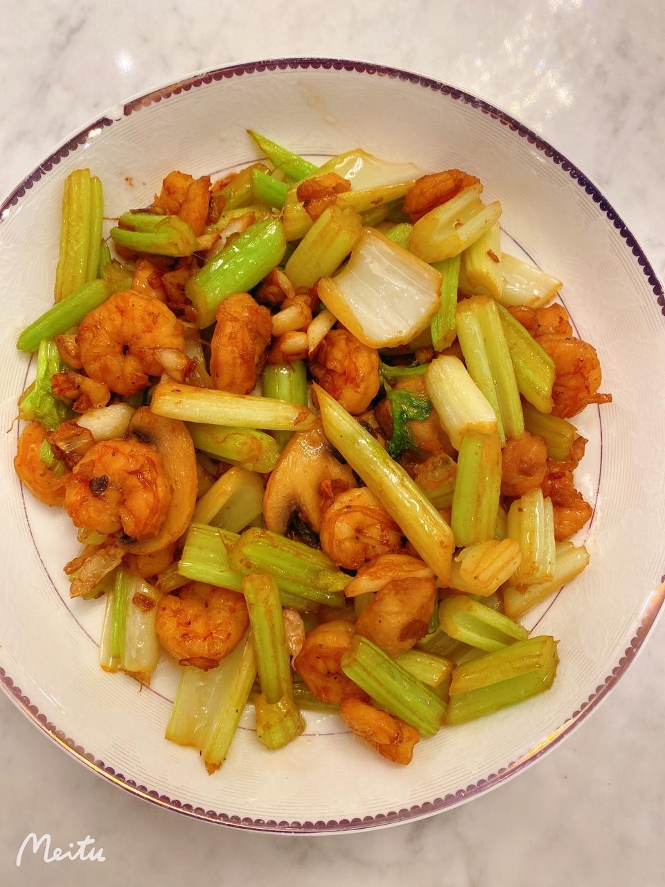 虾仁炒芹菜的做法