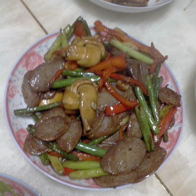 腊肠炒蒜苗