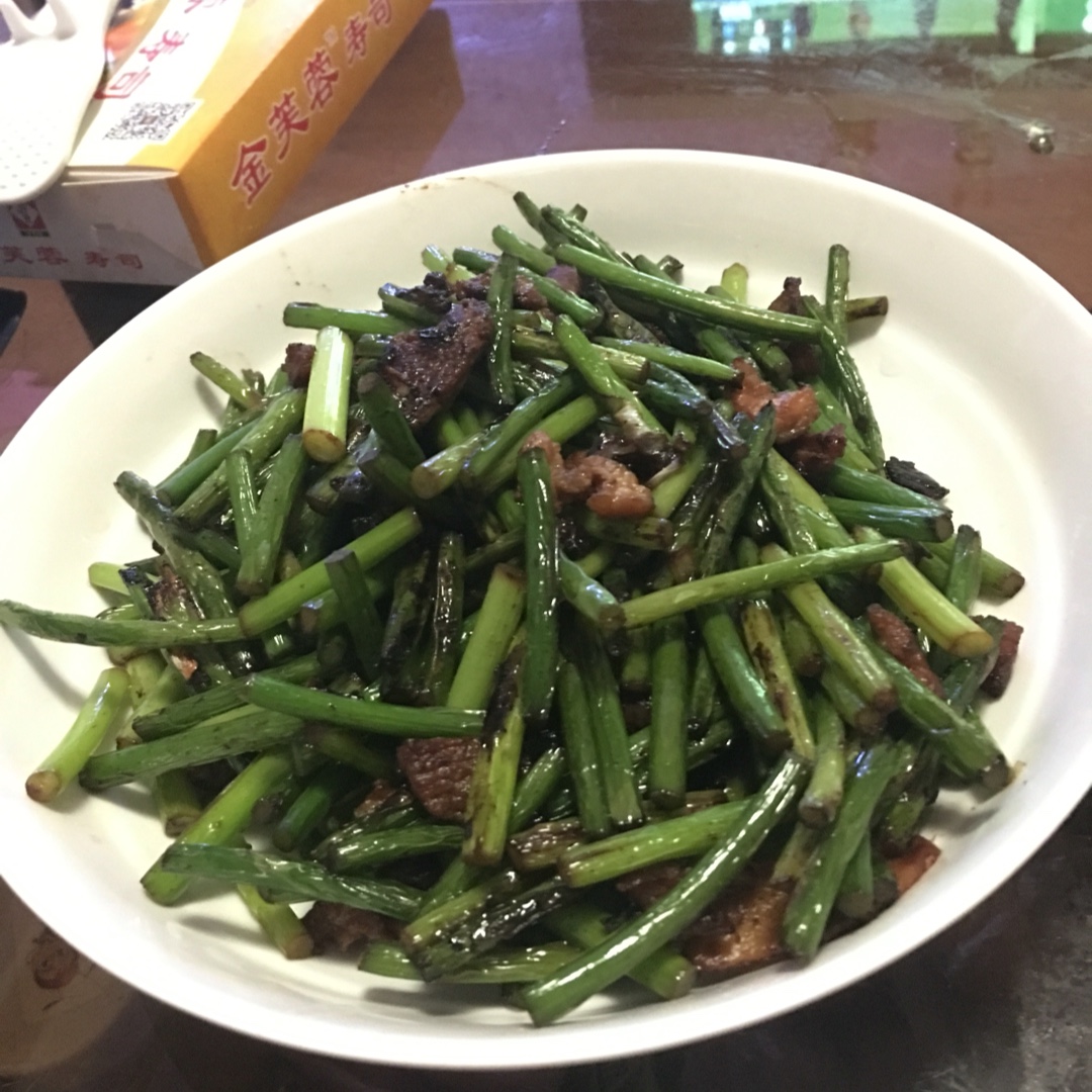 蒜苔炒肉-新手下厨 Fried Pork & Garlic