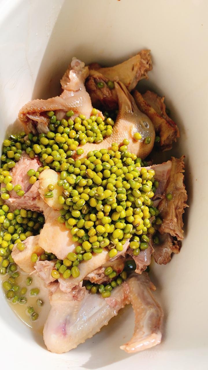 孕期食谱：鸽子绿豆汤