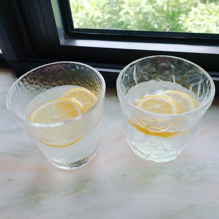 四步做好正宗柠檬水！