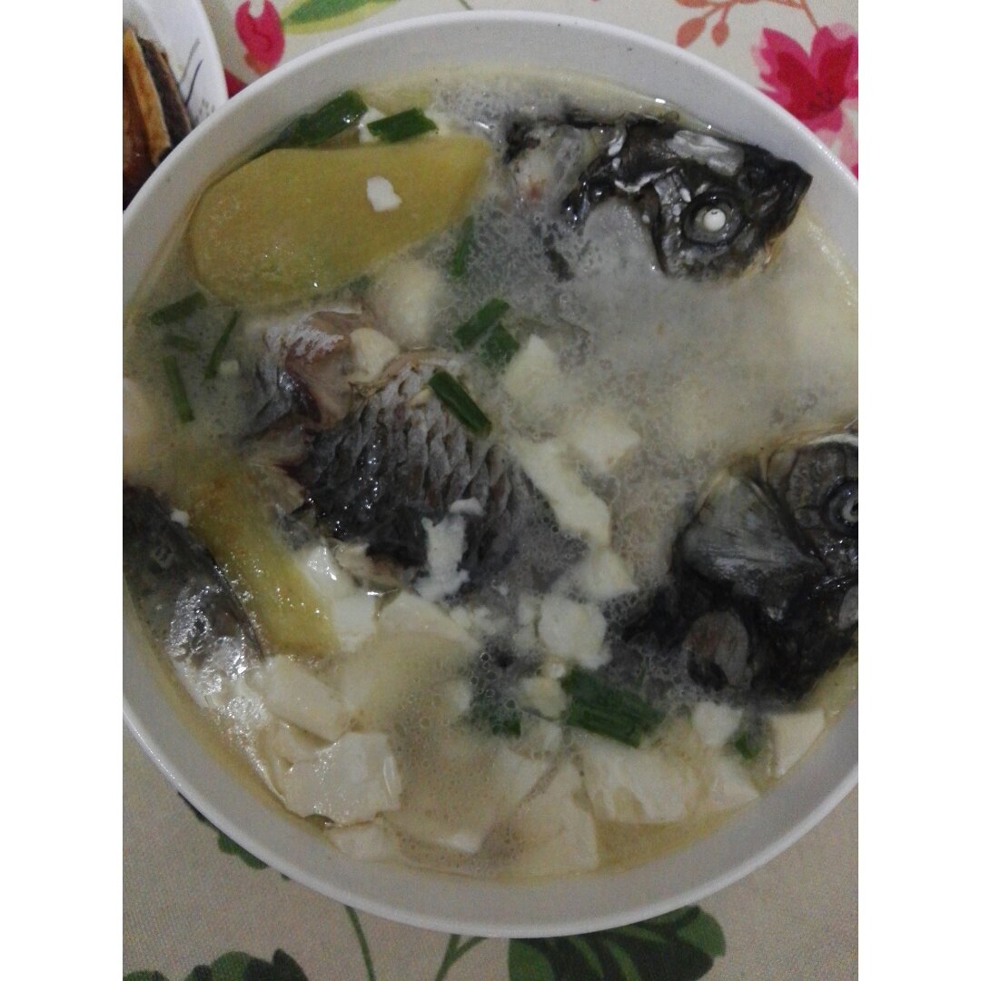 鲫鱼豆腐汤