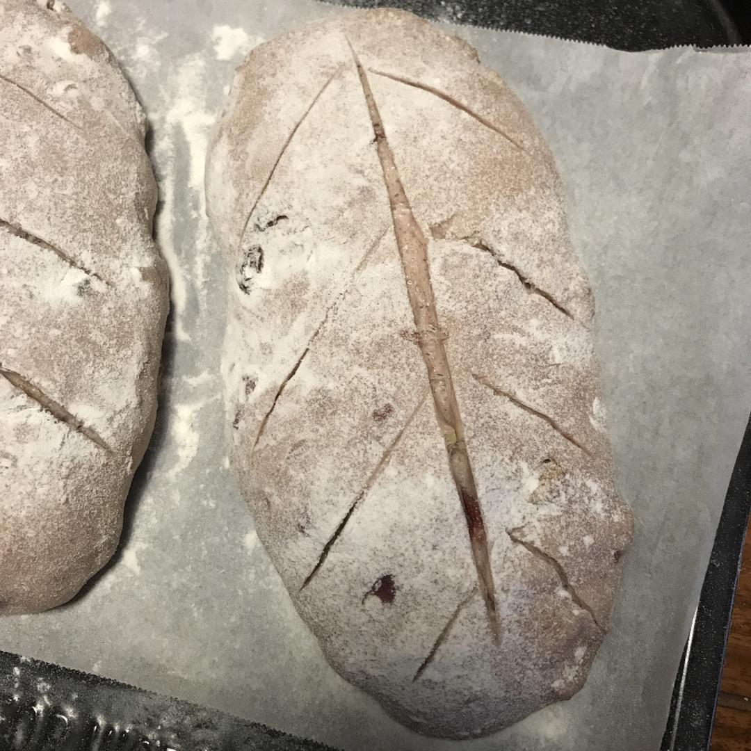 全麦蔓越莓核桃软欧包