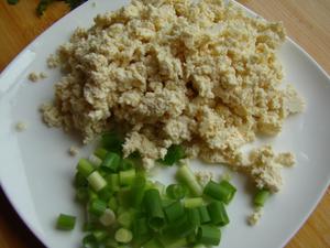 海米茼蒿小豆腐的做法 步骤3