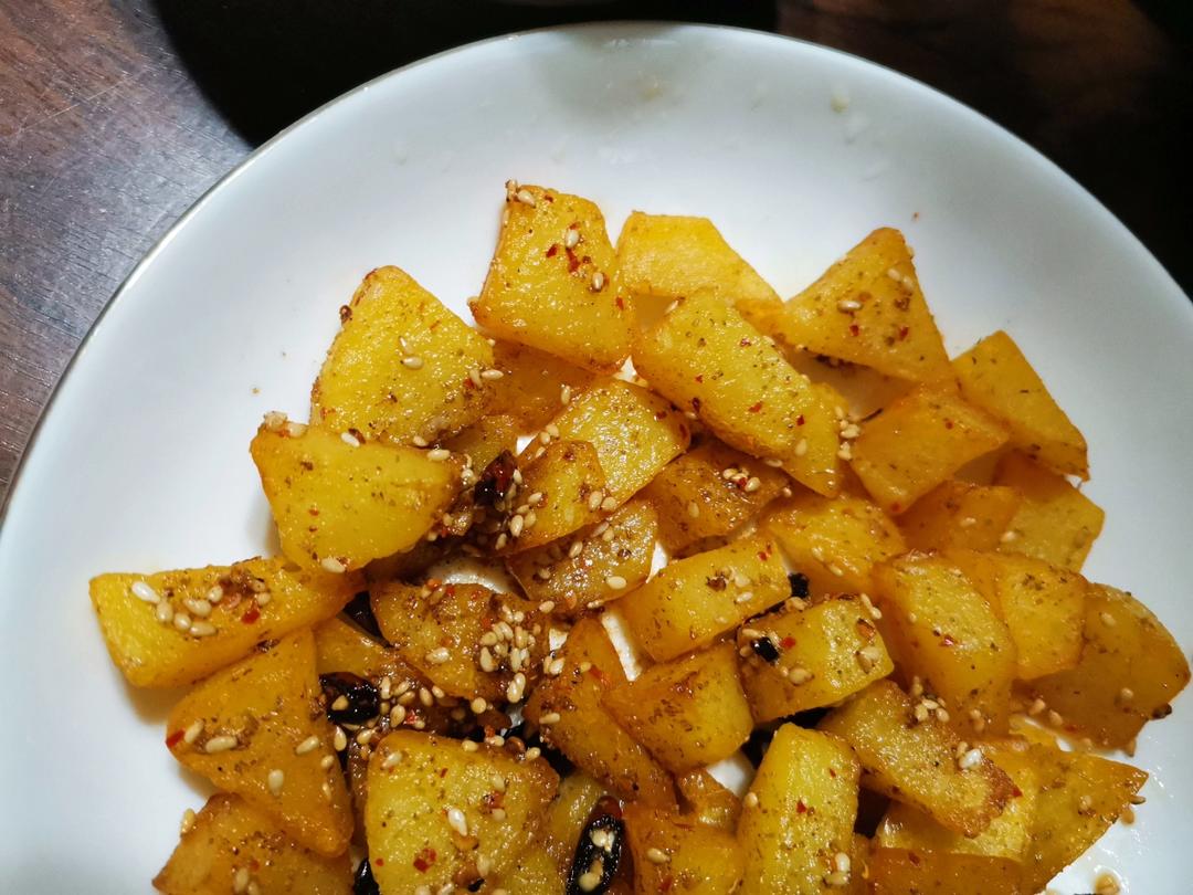 香辣过瘾的孜然土豆火腿，比路边摊还好吃