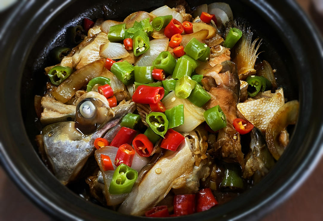砂锅三文鱼头煲