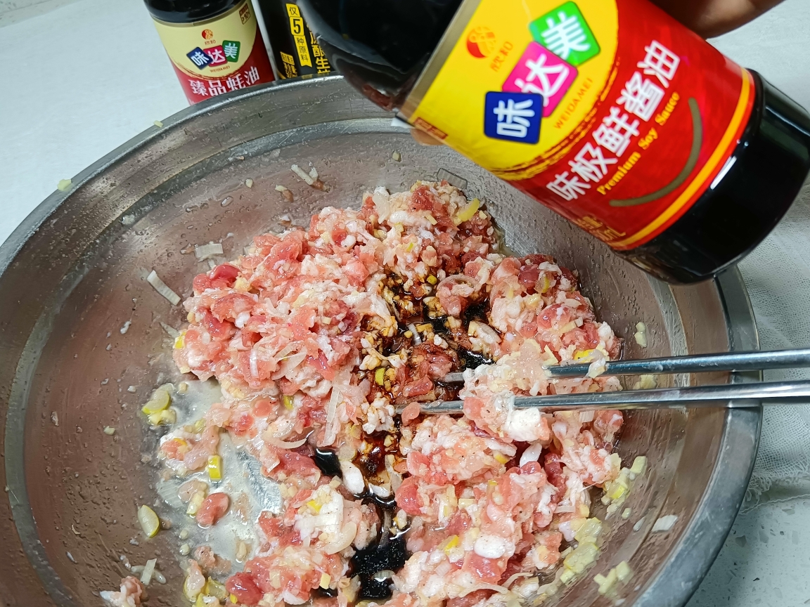 白菜猪肉虾仁水饺的做法 步骤4