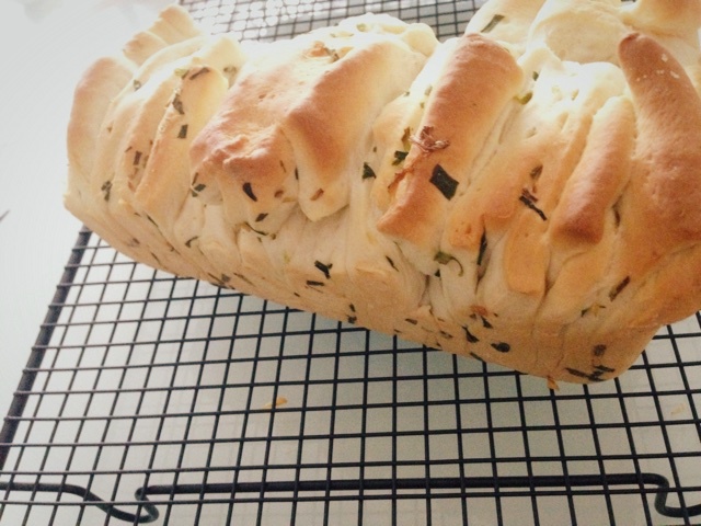 绵软蒜香芝士手撕面包Pull-apart bread