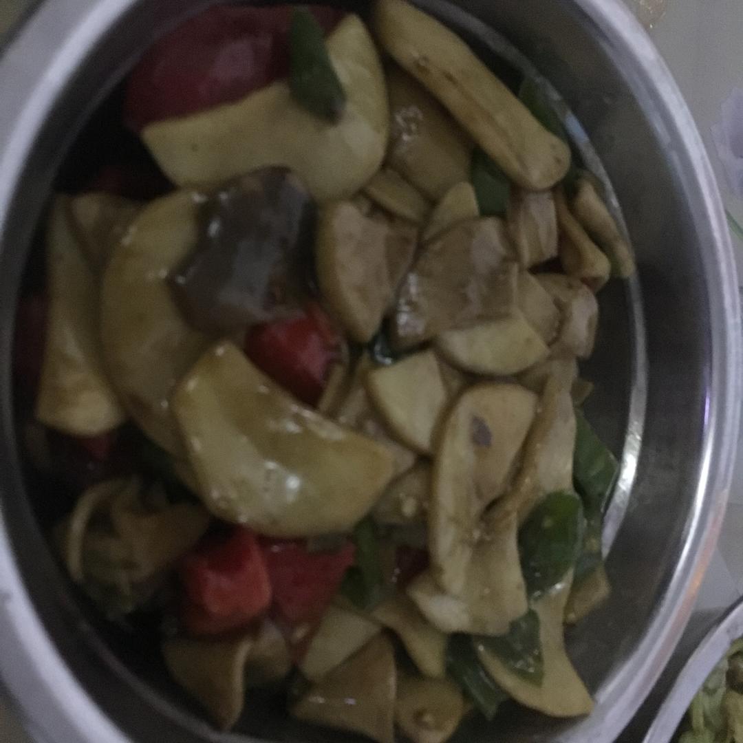 青椒炒鸡腿菇