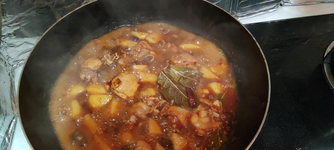 鸡腿炖土豆 上桌秒空盘 汤都喝干了！