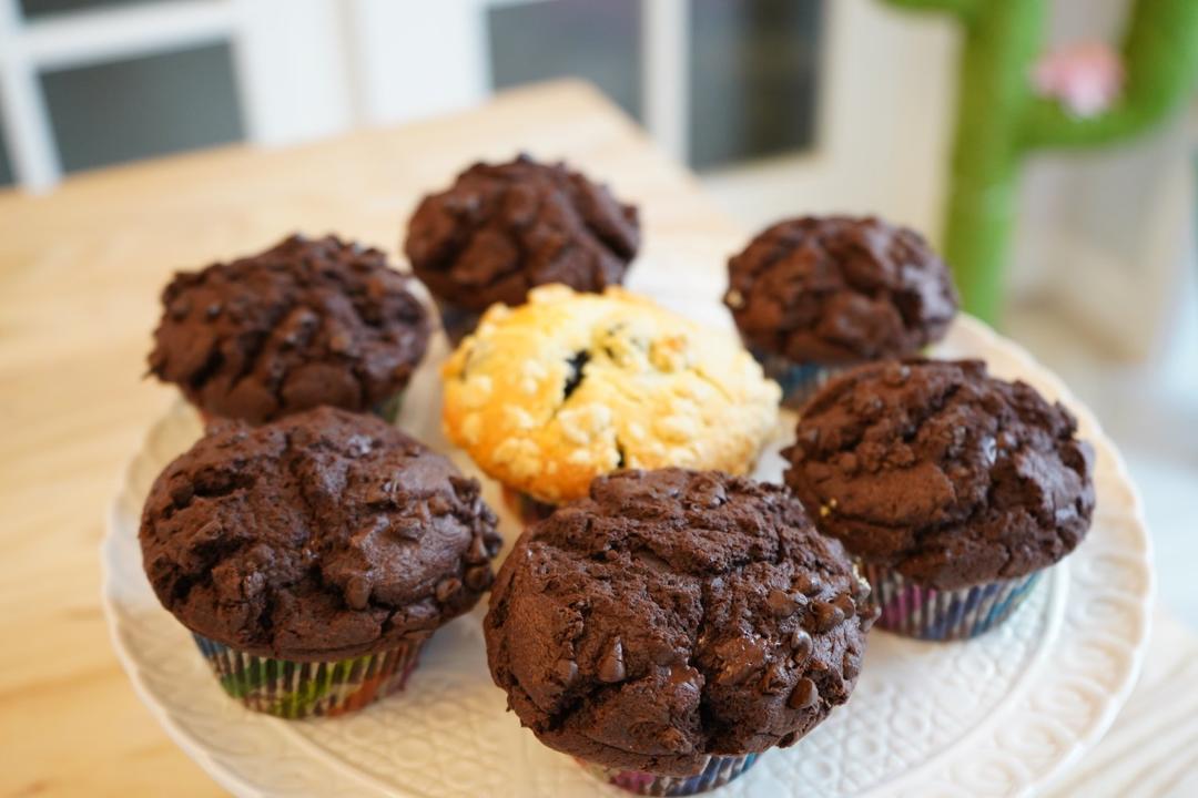 #零起点学烘焙#爆浆蓝莓麦芬和蘑菇头巧克力麦芬