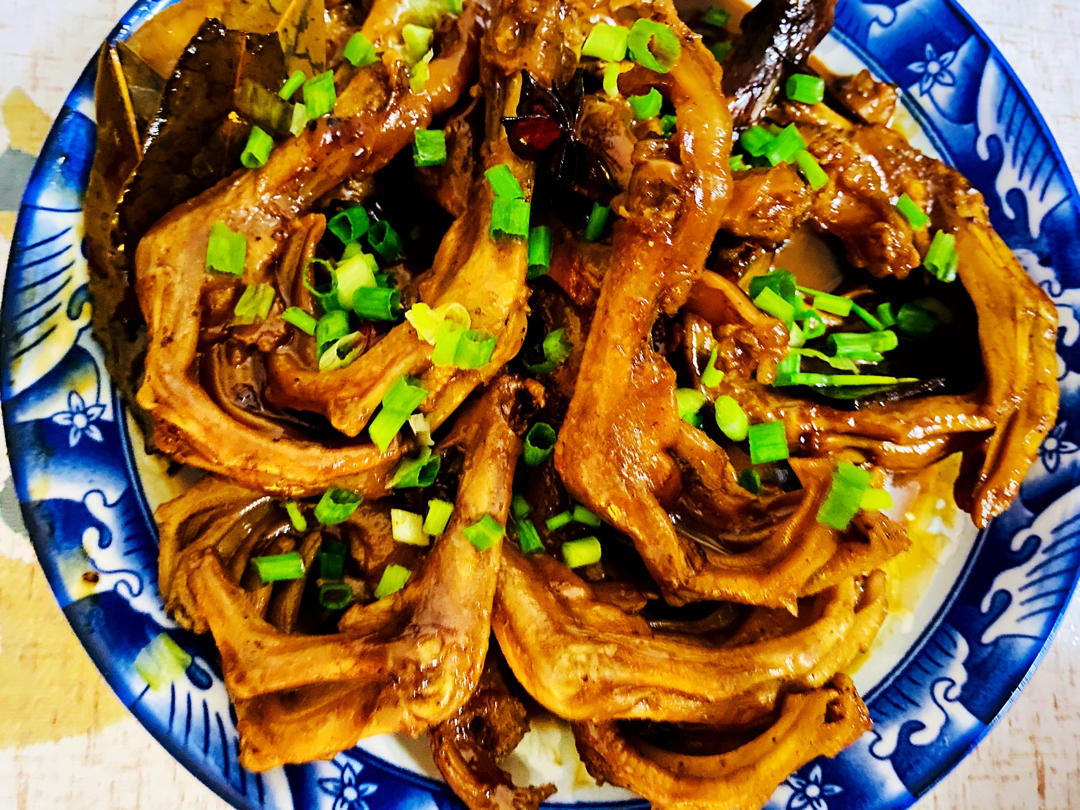 香辣卤鸭掌