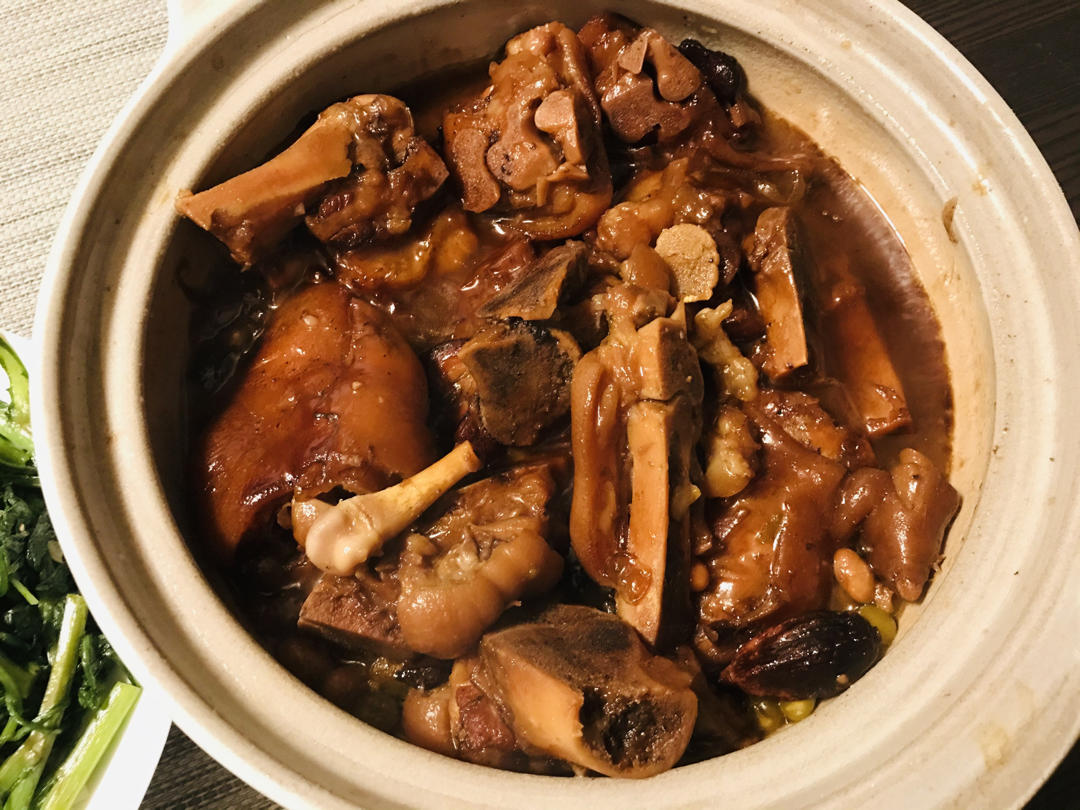 流口水的黄豆炖猪蹄