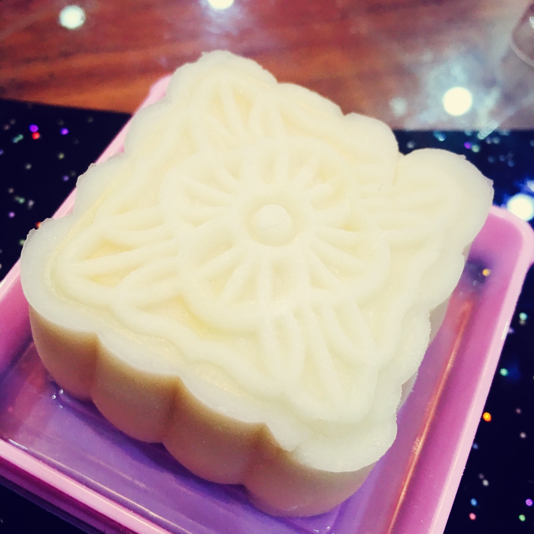 芒果芝士冰皮月饼