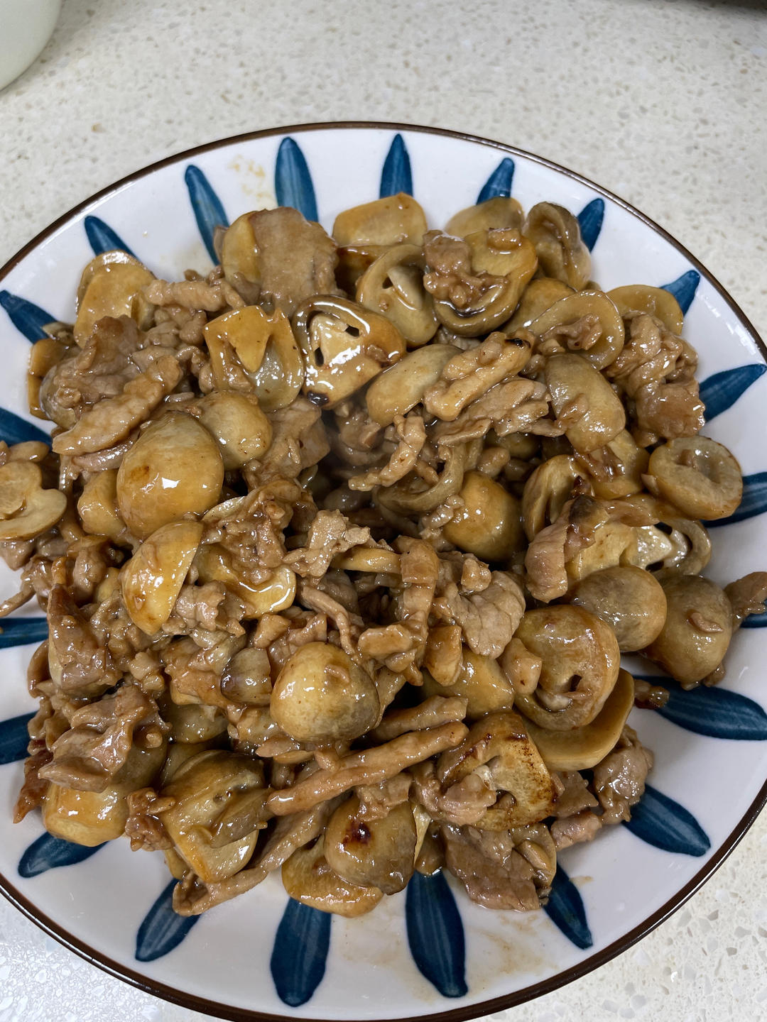 菇类中的至愛--草菇炒肉片