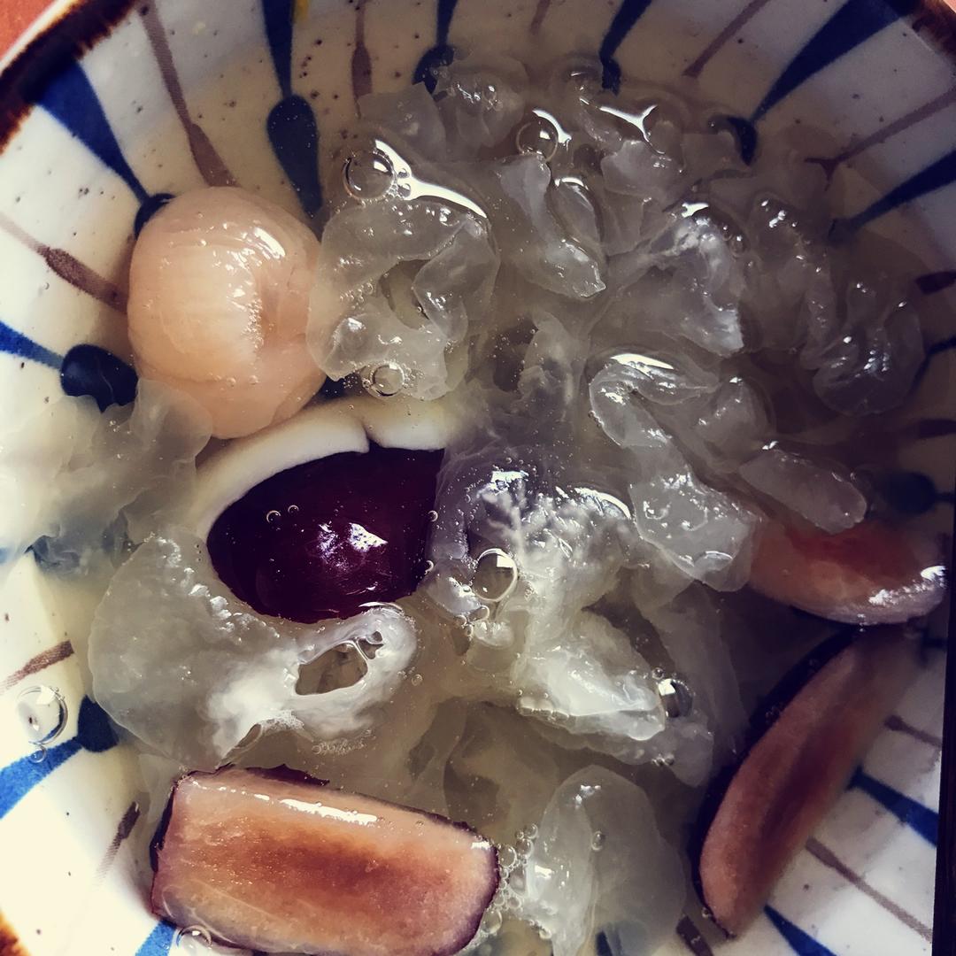 桂圆莲子银耳汤