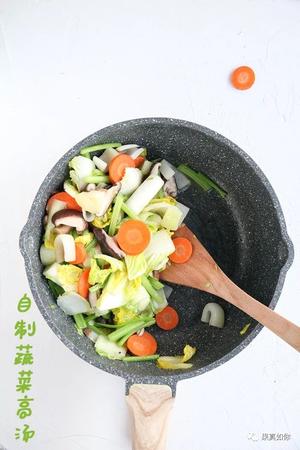 摩登厨娘-自制蔬菜高汤的做法 步骤2