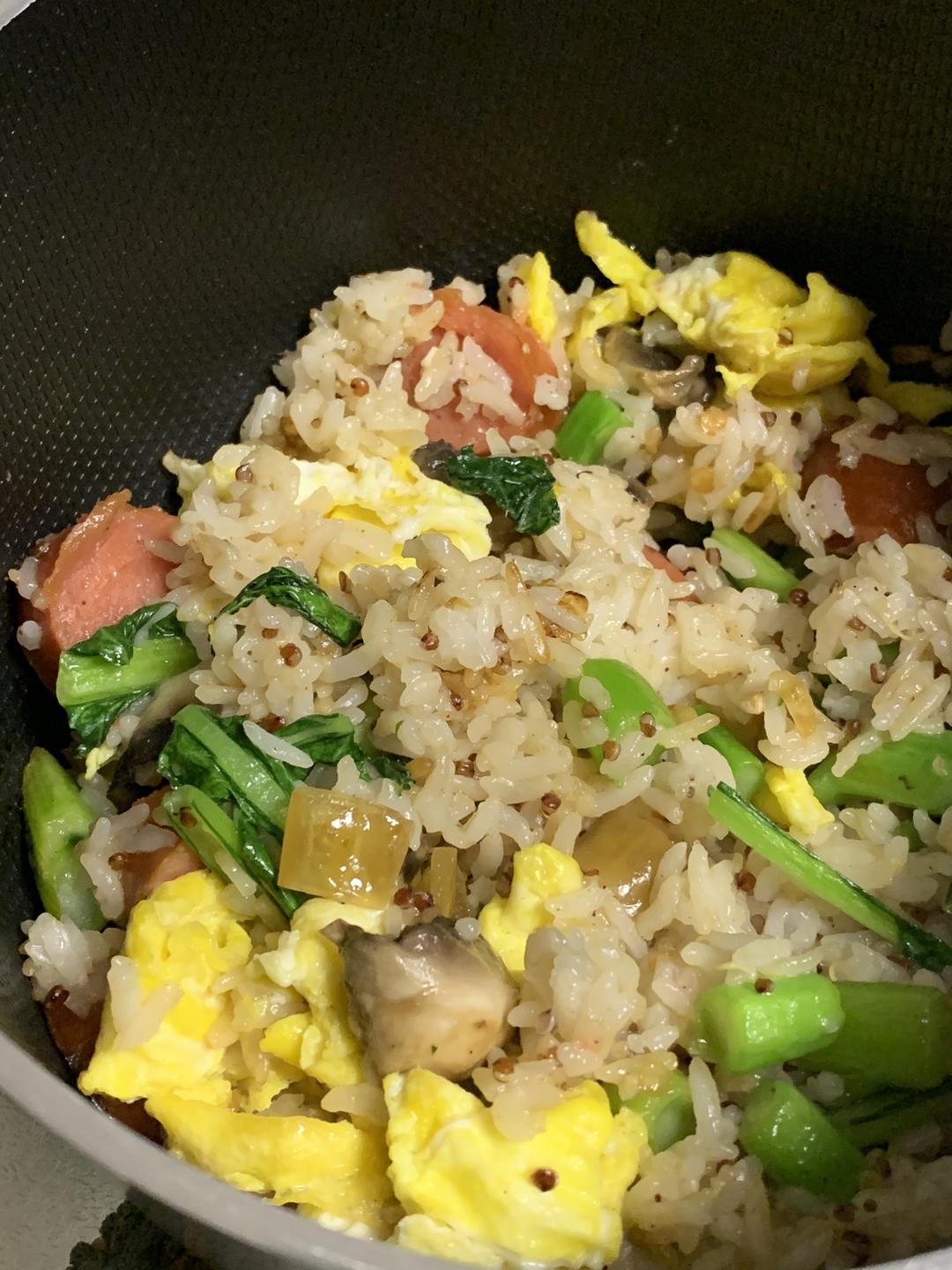肉丁美味黑暗料理糟酒香软脆缤纷多味粗粮蛋炒饭1人食最妙