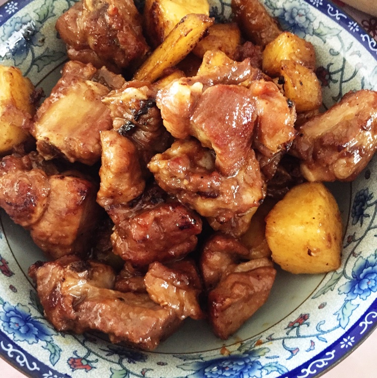 土豆焖排骨