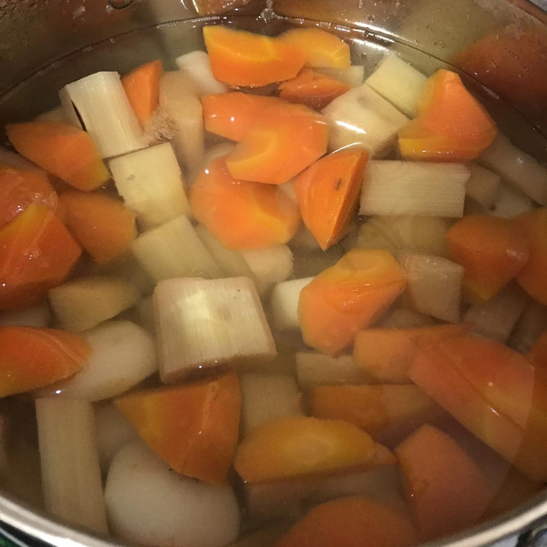 胡萝卜马蹄甘蔗水