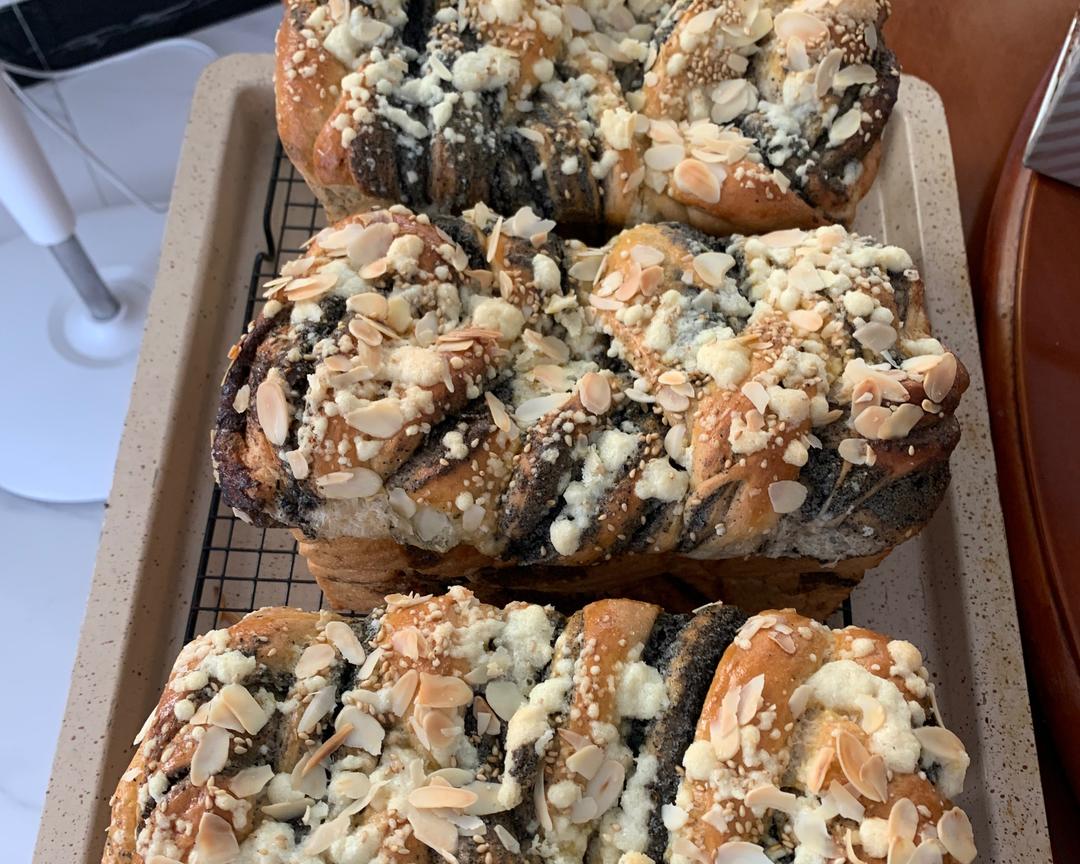 黑芝麻奶酥吐司的做法步骤图 怎么做好吃 Jolintse 下厨房