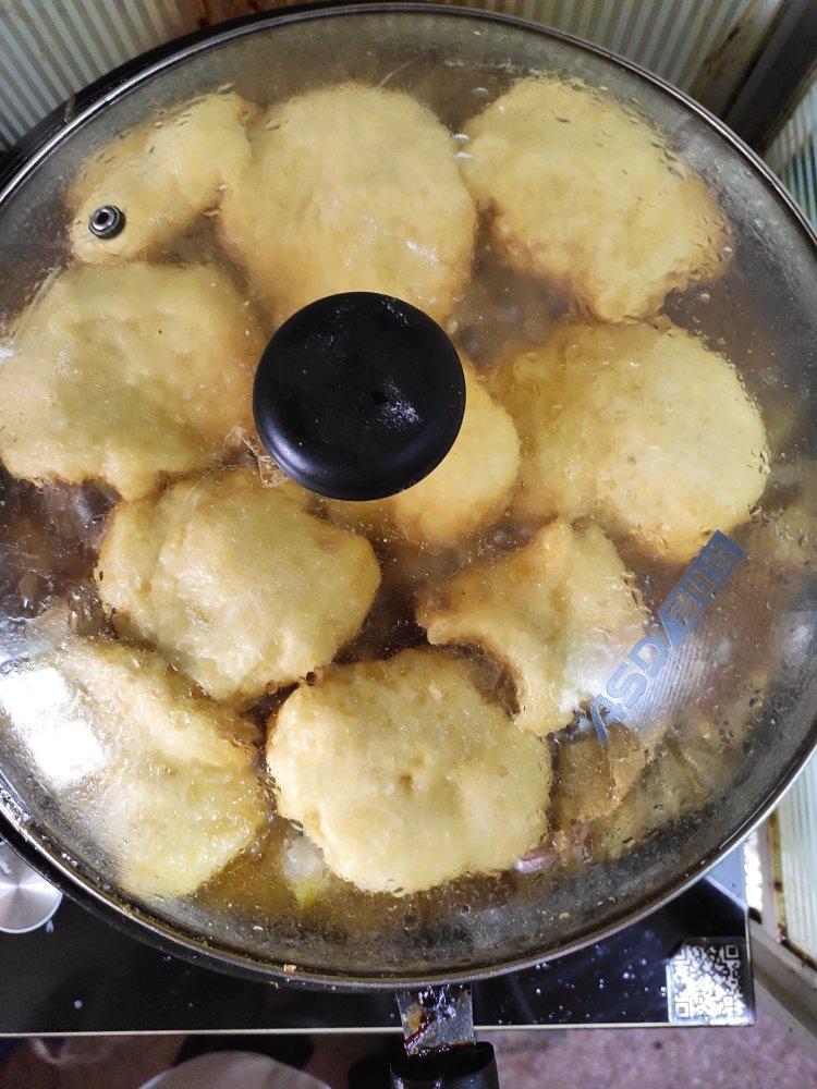 铁锅炖鱼配饼子