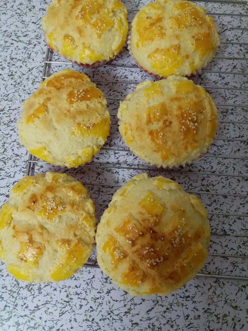 好吃到炸裂的港式菠萝包（附带制作酥皮的小视频）