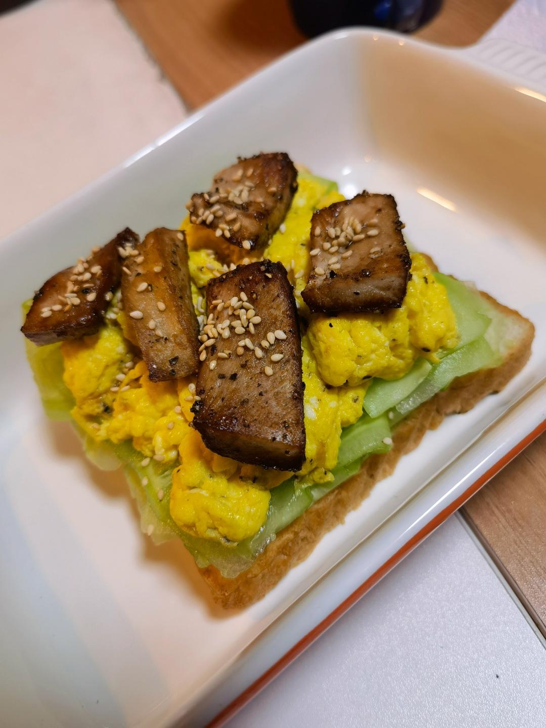 蒲烧鳗鱼开放三明治