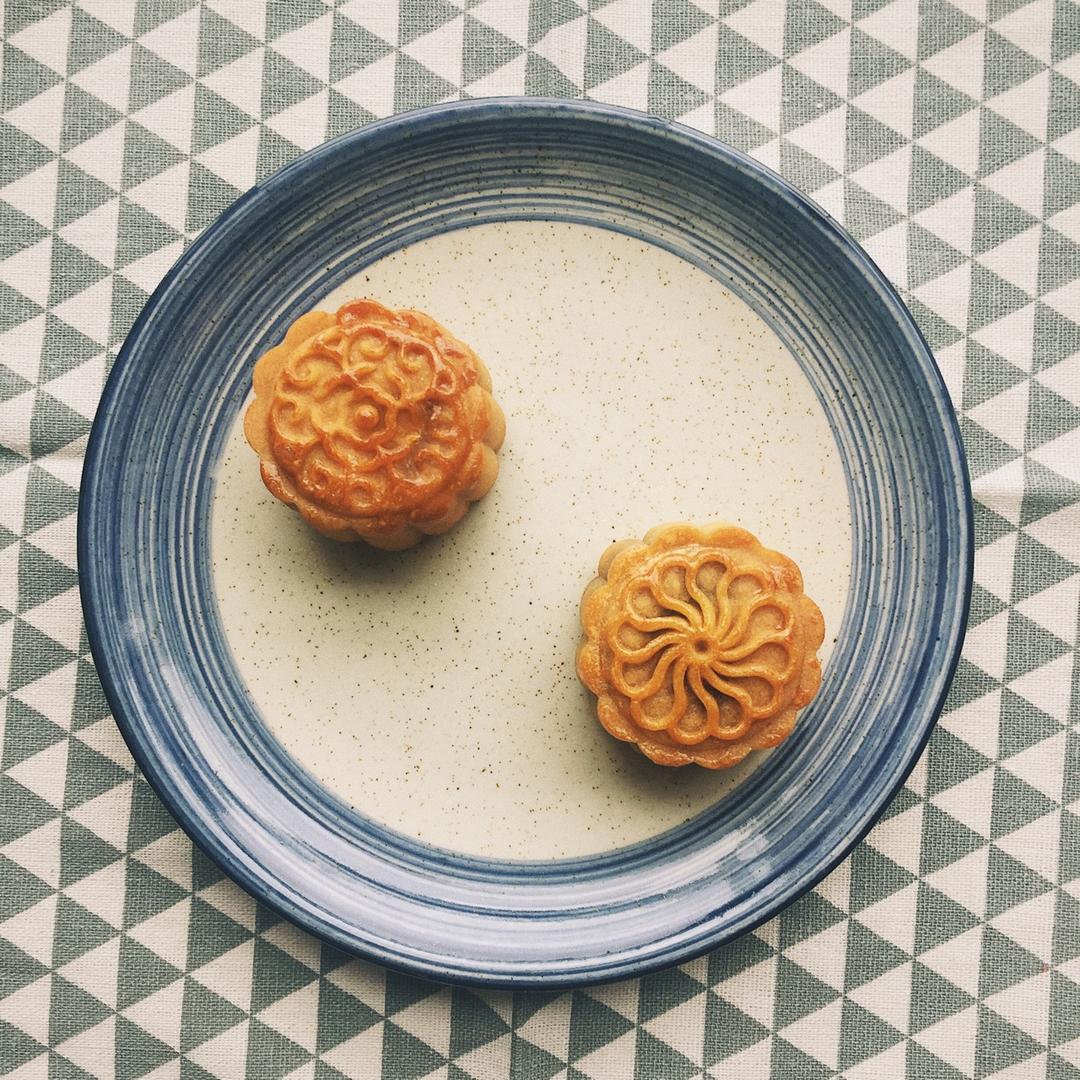 广式月饼—蛋黄莲蓉月饼