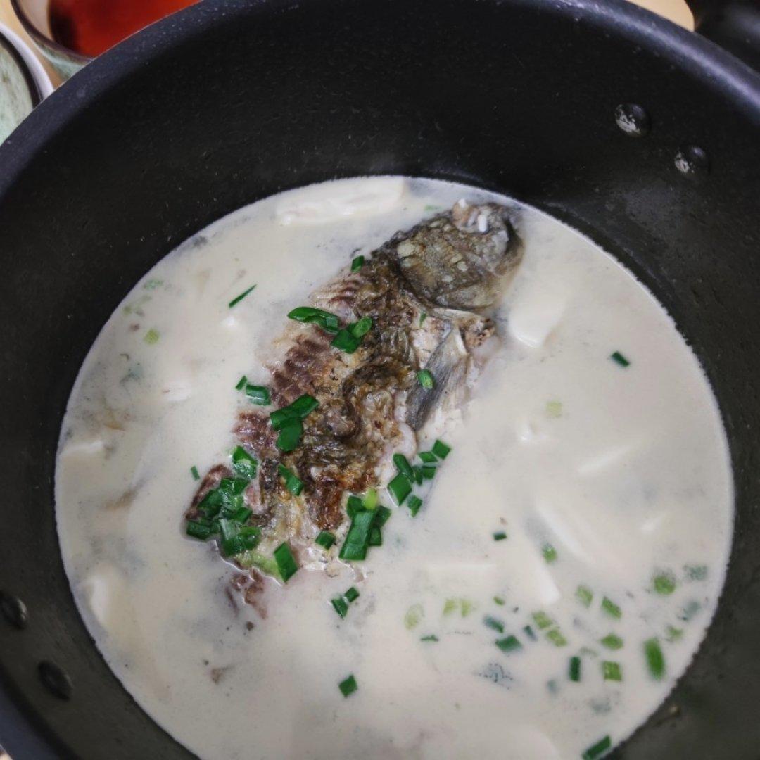 奶白鲫鱼豆腐汤|一条鱼最后的温柔