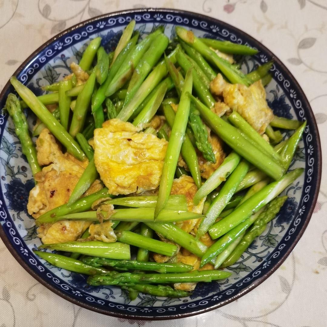 芦笋炒鸡蛋