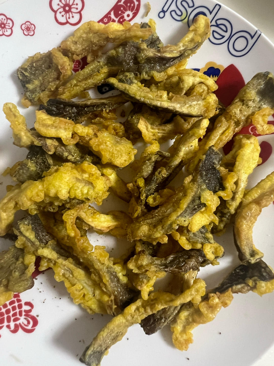 做椒盐蘑菇，直接挂面糊是不对的，大厨教你正确做法，香酥还脆