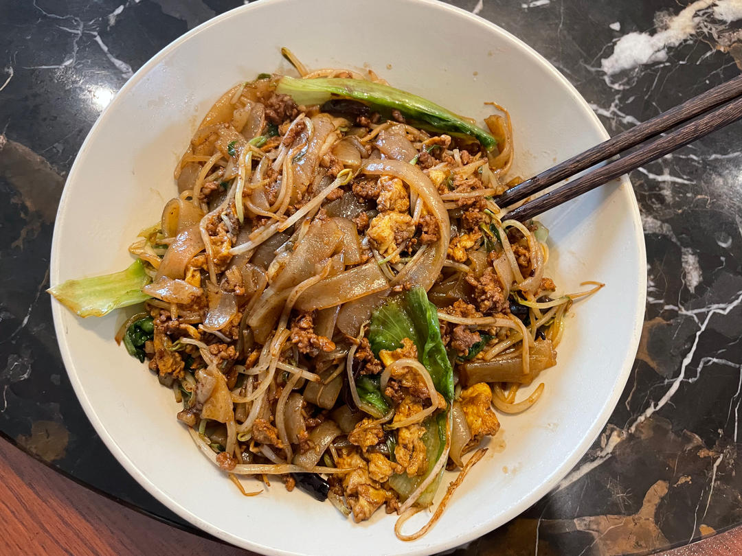 路边摊的炒河粉