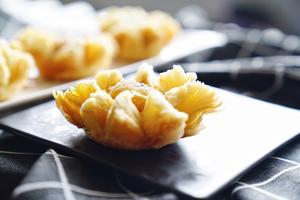 中式糕点不仅仅是好吃，更见功夫 | 附蔓越莓荷花酥做法的做法 步骤21