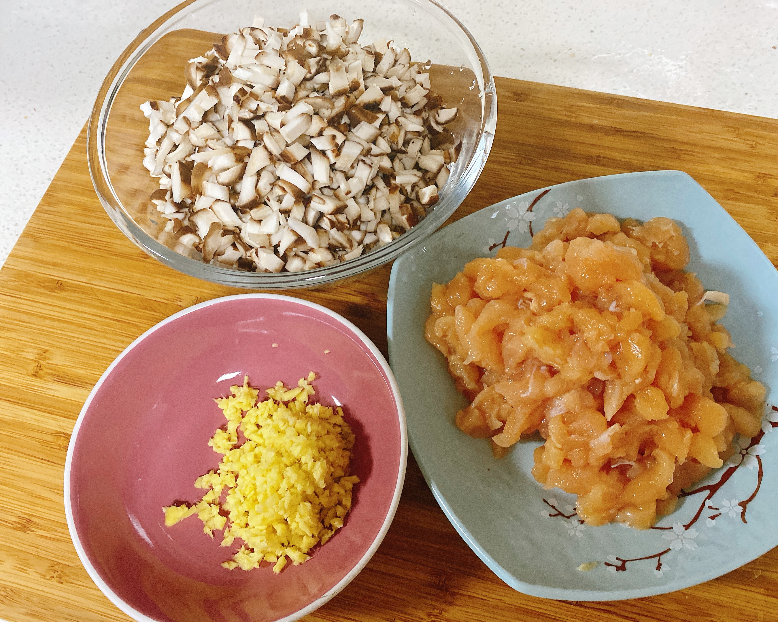 香菇鸡丁米线（开封味道）的做法 步骤2
