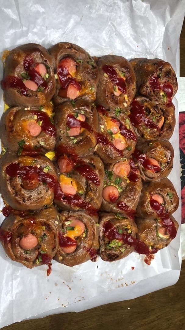 满满满足感的香葱芝士烤肠小面包