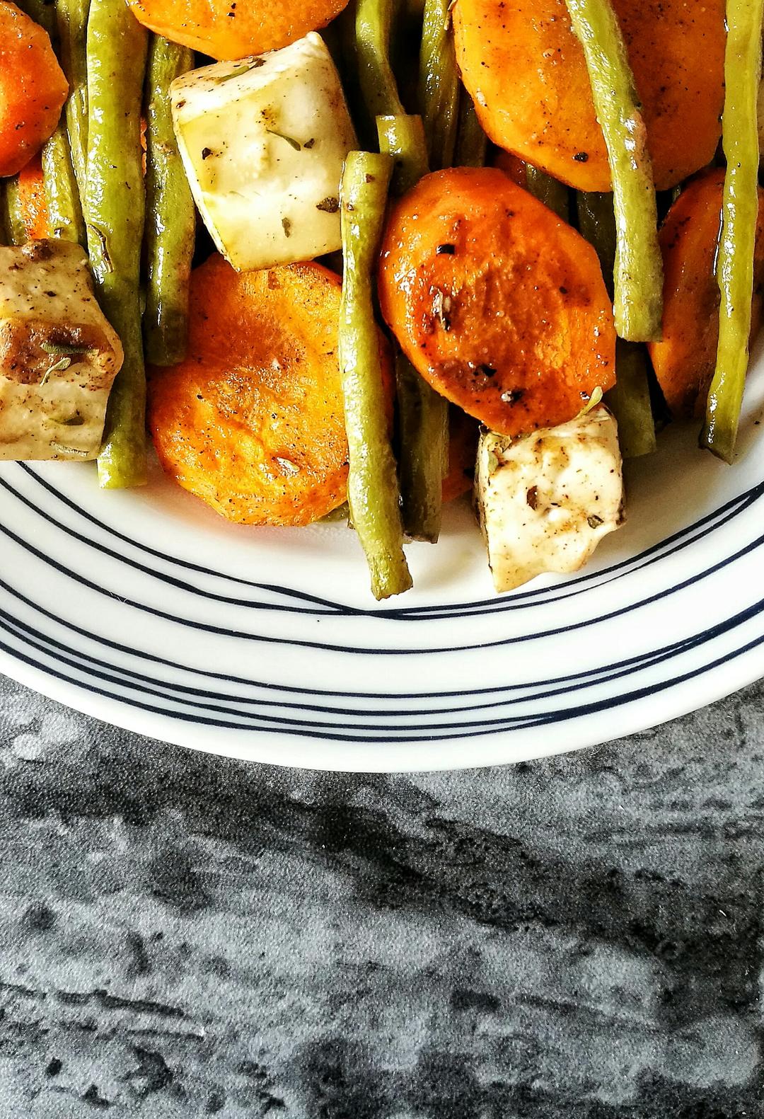 烤胡萝卜沙拉(Red roasted carrots)