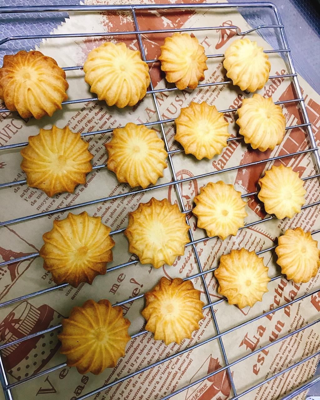 没有黄油也同样做出香酥不腻，花纹立体清晰的曲奇