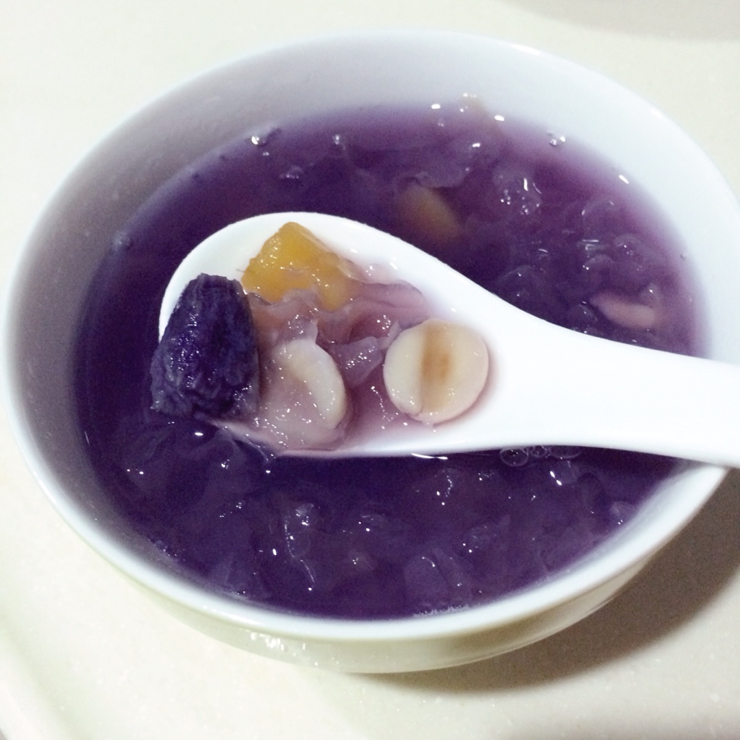 紫薯银耳莲子羹