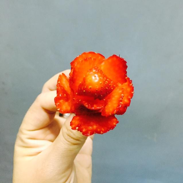 草莓玫瑰花——让草莓一分钟变玫瑰