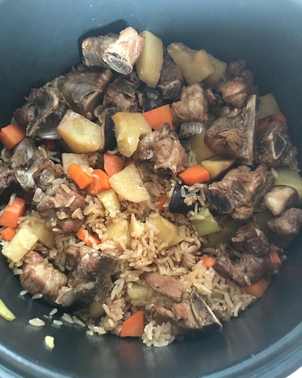 喷香排骨焖饭（爆好吃）