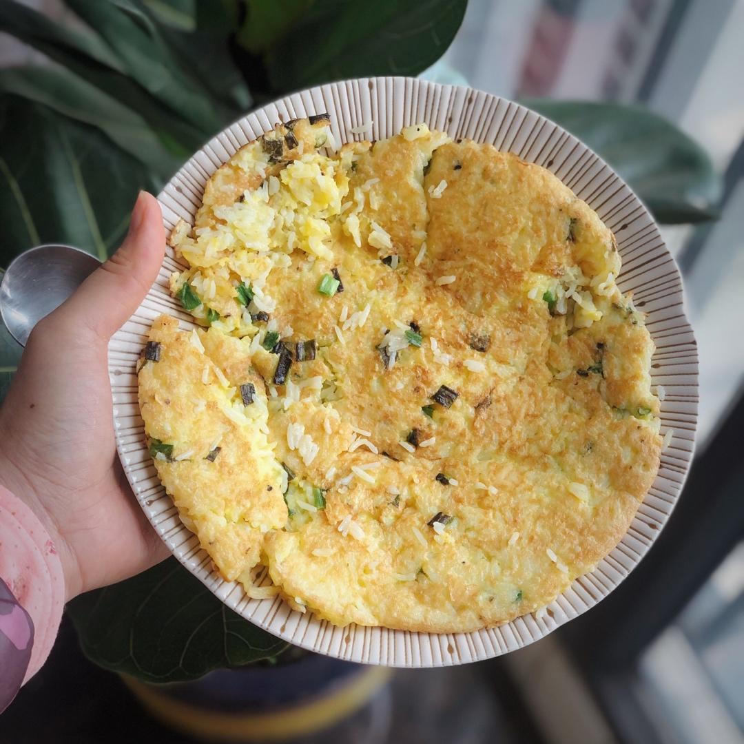 米饭蛋饼（剩米饭煎蛋饼）