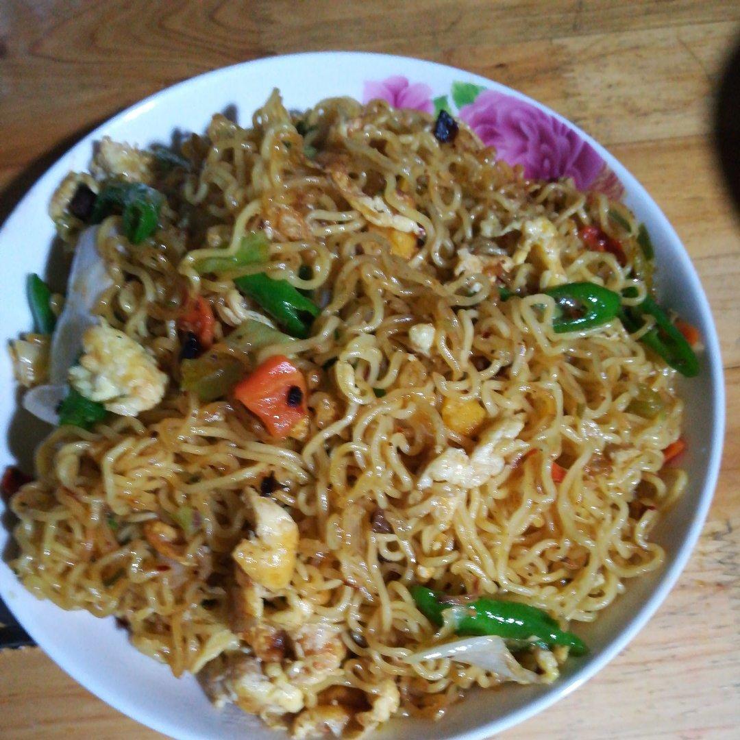 简单美味炒泡面