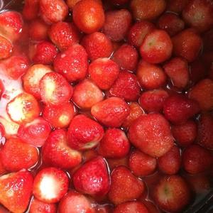 红宝石草莓酱的做法 步骤3