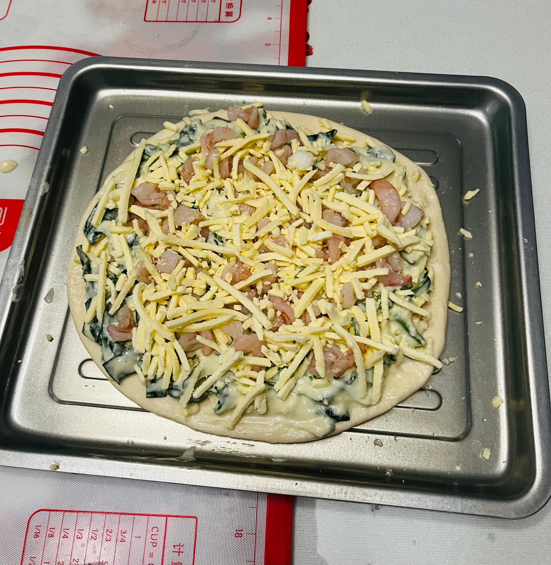 一锅到底，白酱菠菜鲜虾pizza 小美食谱